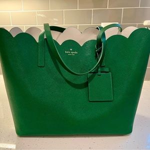 Kate Spade green scalloped edge shoulder tote.